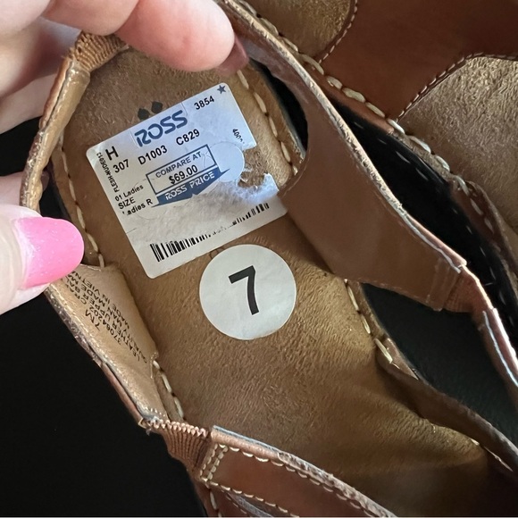 Naturalizer Craft Comfort Sandals, tan leather straps, slip on, size 7, NEW! - Picture 2 of 16